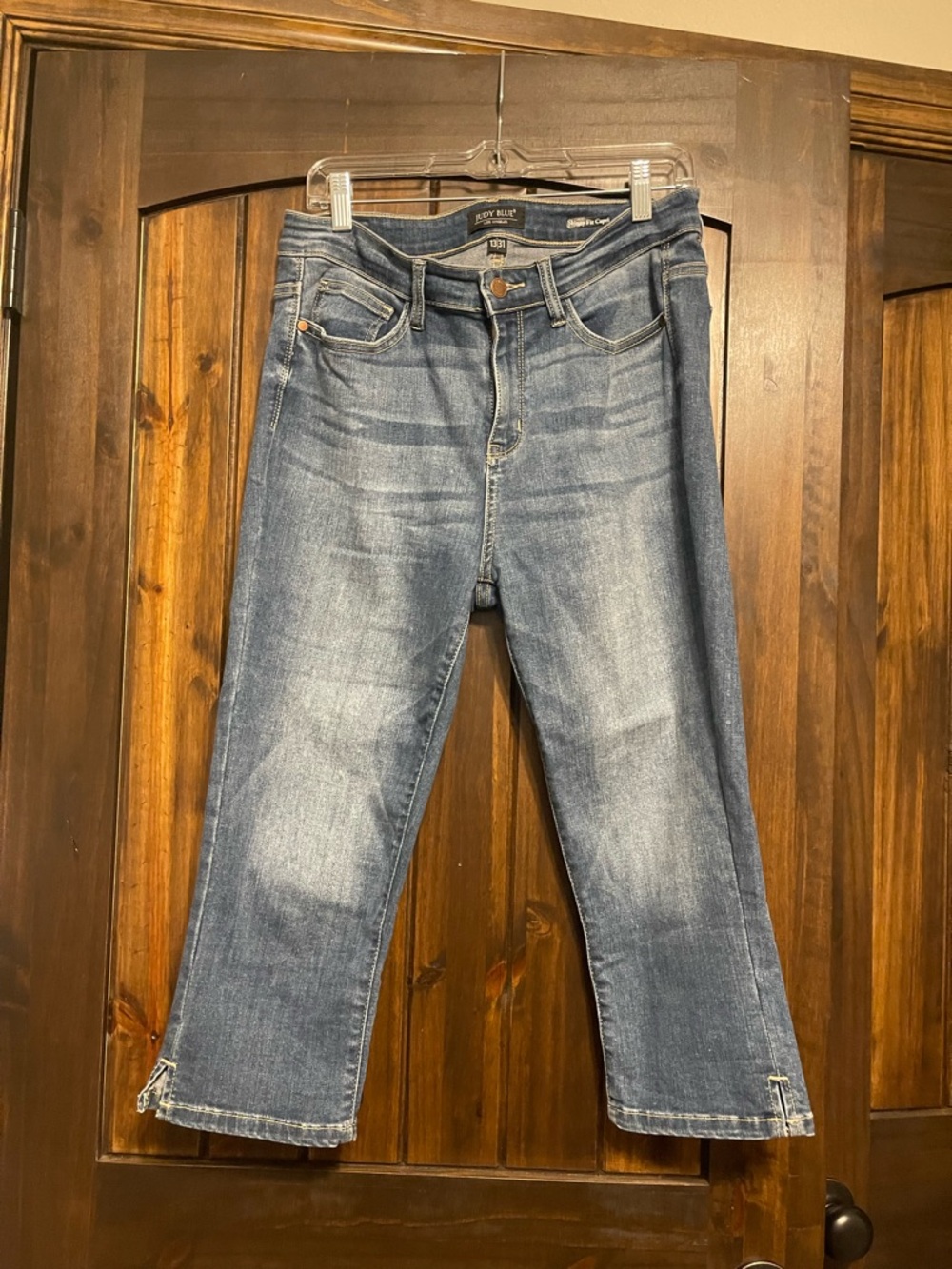 Judy Blue Medium Blue Mid-Rise Cropped Jeans